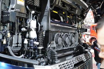 �ֶ��� FH16 Aero�ؿ� 780���� 4X2�Զ���ǣ����ͼƬ