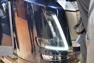 �ֶ��� FH16 Aero�ؿ� 780���� 4X2�Զ���ǣ����ͼƬ