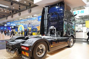 �ֶ��� FH16 Aero�ؿ� 780���� 4X2�Զ���ǣ����ͼƬ