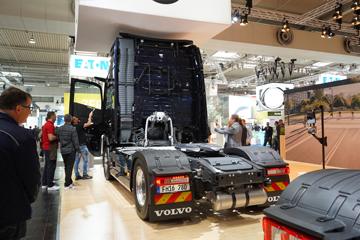 �ֶ��� FH16 Aero�ؿ� 780���� 4X2�Զ���ǣ����ͼƬ