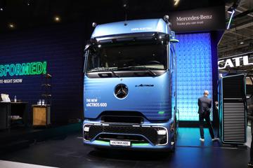 奔驰eActros&nbsp;电动牵引车外观图片