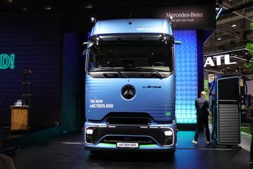 奔驰eActros&nbsp;电动牵引车外观图片