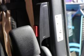 奔驰eActros 电动牵引车驾驶室图片