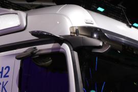 奔驰GenH2&nbsp;电动牵引车外观图片