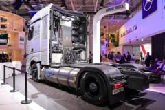 奔驰 GenH2 4X2 燃料电池牵引车72kWh
