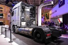 奔驰 GenH2 4X2 燃料电池牵引车72kWh