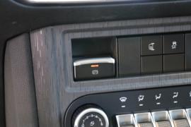 e星V&nbsp;电动封闭厢货驾驶室图片