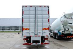 北京重卡 奋斗 350马力 4X2 9.7米AMT自动档厢式载货车
