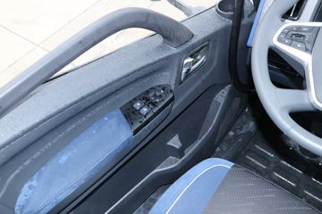 奋斗&nbsp;载货车驾驶室                                               图片