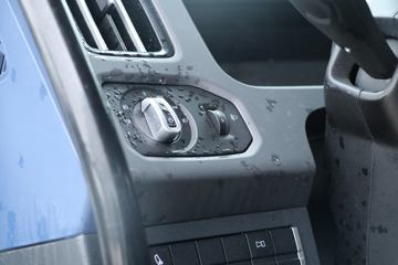 奋斗&nbsp;载货车驾驶室                                               图片