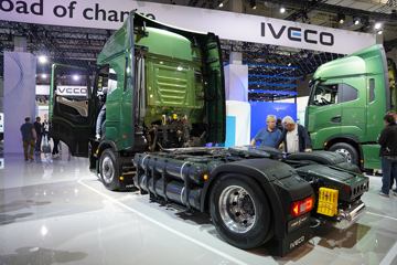 S-WAY&nbsp;牵引车外观                                                图片