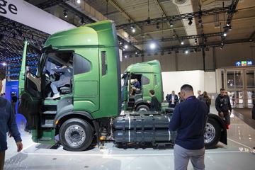 S-WAY&nbsp;牵引车外观                                                图片