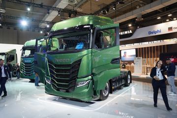 S-WAY&nbsp;牵引车外观                                                图片