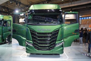 S-WAY&nbsp;牵引车外观                                                图片