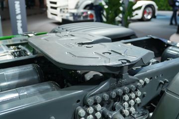 ˹������ ��Rϵ�� 460���� 4X2 AMT�Զ���ǣ����ͼƬ