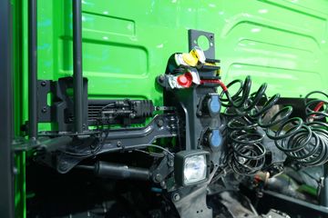 ˹������ ��Rϵ�� 460���� 4X2 AMT�Զ���ǣ����ͼƬ