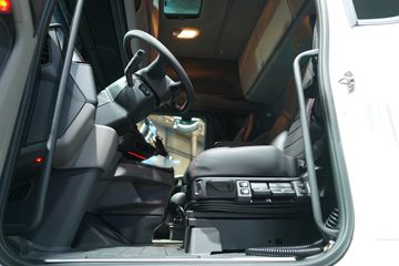 ˹������ Sϵ�� 660���� 4X2 AMT�Զ���ǣ����ͼƬ