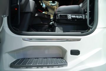 ˹������ Sϵ�� 660���� 4X2 AMT�Զ���ǣ����ͼƬ