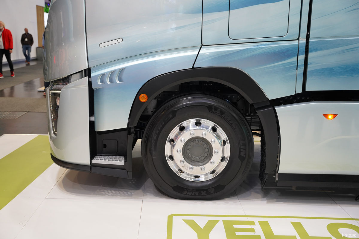 �й����� �ƺ� X7 4X2 ��ȼ��ǣ�������