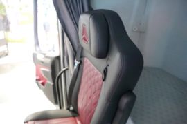 重汽黄河X7&nbsp;电动牵引车驾驶室图片