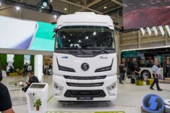 陕汽重卡 德龙X6000 630马力 4X2 LNG自动档牵引车