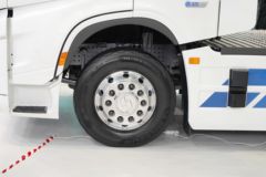 陕汽重卡 德龙X6000 630马力 4X2 LNG自动档牵引车