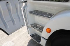 青岛解放 鹰途 头等舱 580马力 6X4 LNG自动档牵引车(CA4257P35K18T1NE6A80)
