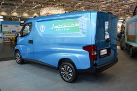 飞碟U5&nbsp;电动封闭厢货外观图片