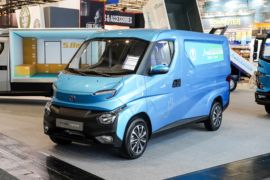 飞碟U5&nbsp;电动封闭厢货外观图片