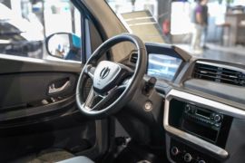 飞碟U5&nbsp;电动封闭厢货驾驶室图片