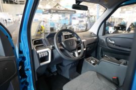 飞碟U5&nbsp;电动封闭厢货驾驶室图片