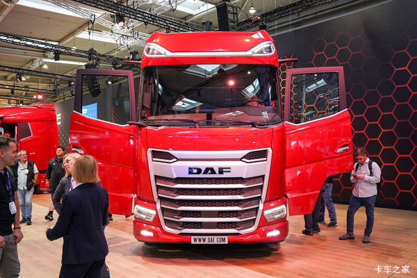 达夫 XG+ 530马力 4X2 AMT自动档牵引车