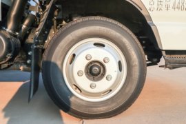 骏铃E5&nbsp;载货车底盘                                                图片