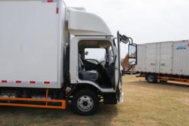 E路达&nbsp;电动冷藏车驾驶室图片