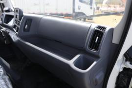 E路达&nbsp;电动冷藏车驾驶室图片