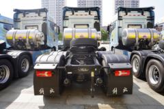 青岛解放 鹰途 头等舱 600马力 6X4 LNG自动档牵引车(一汽解放12档)(液缓)