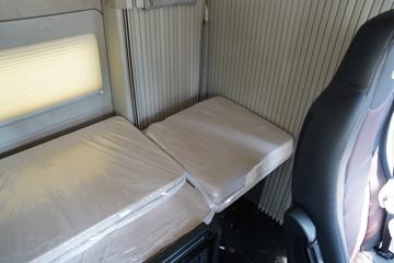 �ൺ��� ӥ; ͷ�Ȳ� 600���� 6X4 LNG�Զ���ǣ����(һ�����12��)(Һ��)ͼƬ