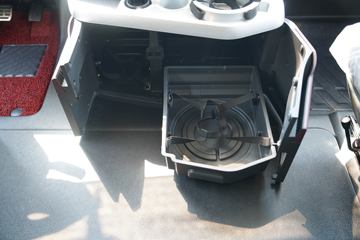 �ൺ��� ӥ; ͷ�Ȳ� 600���� 6X4 LNG�Զ���ǣ����(һ�����12��)(Һ��)ͼƬ