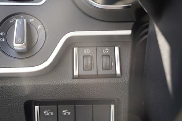 �ൺ��� ӥ; ͷ�Ȳ� 600���� 6X4 LNG�Զ���ǣ����(һ�����12��)(Һ��)ͼƬ