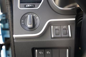 �ൺ��� ӥ; ͷ�Ȳ� 600���� 6X4 LNG�Զ���ǣ����(һ�����12��)(Һ��)ͼƬ