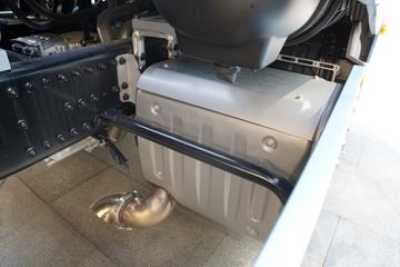 �ൺ��� ӥ; ͷ�Ȳ� 600���� 6X4 LNG�Զ���ǣ����(һ�����12��)(Һ��)ͼƬ