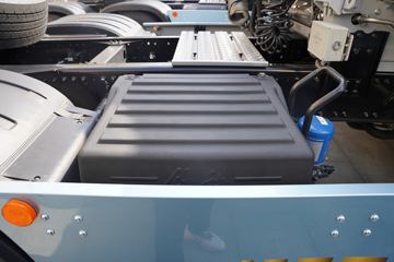 �ൺ��� ӥ; ͷ�Ȳ� 600���� 6X4 LNG�Զ���ǣ����(һ�����12��)(Һ��)ͼƬ