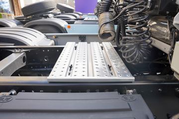 �ൺ��� ӥ; ͷ�Ȳ� 600���� 6X4 LNG�Զ���ǣ����(һ�����12��)(Һ��)ͼƬ