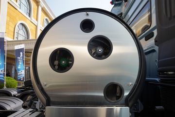 �ൺ��� ӥ; ͷ�Ȳ� 600���� 6X4 LNG�Զ���ǣ����(һ�����12��)(Һ��)ͼƬ