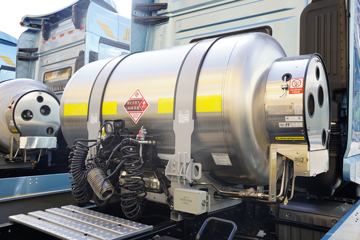 �ൺ��� ӥ; ͷ�Ȳ� 600���� 6X4 LNG�Զ���ǣ����(һ�����12��)(Һ��)ͼƬ