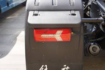 �ൺ��� ӥ; ͷ�Ȳ� 600���� 6X4 LNG�Զ���ǣ����(һ�����12��)(Һ��)ͼƬ