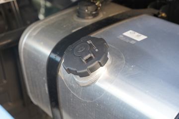 �ൺ��� ӥ; ͷ�Ȳ� 600���� 6X4 LNG�Զ���ǣ����(һ�����12��)(Һ��)ͼƬ