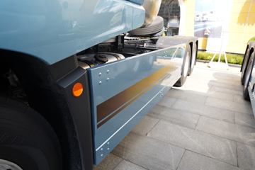 �ൺ��� ӥ; ͷ�Ȳ� 600���� 6X4 LNG�Զ���ǣ����(һ�����12��)(Һ��)ͼƬ