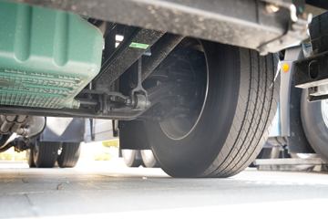 �ൺ��� ӥ; ͷ�Ȳ� 600���� 6X4 LNG�Զ���ǣ����(һ�����12��)(Һ��)ͼƬ