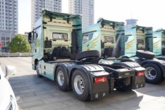 青岛解放 鹰途 商务舱 620马力 6X4 AMT自动档牵引车(速比3.36)(带液缓)(CA4257P35K18T1E6A80)